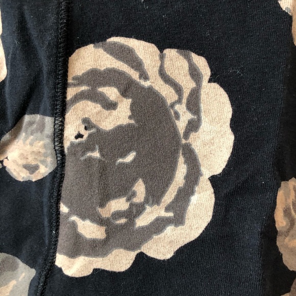 3 for 25 💕 Aritzia tank tops sold as a pair - Picture 4 of 7